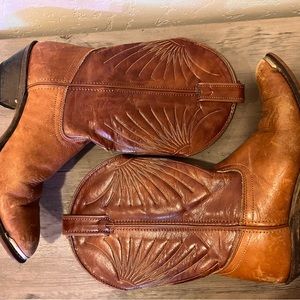 Vintage Justin Cowboy Boots - Size 8 - Tan